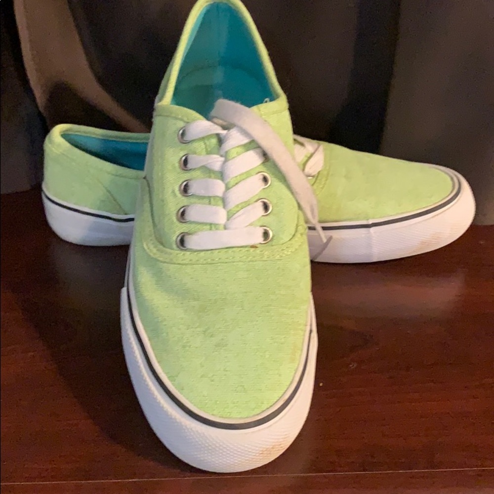 Canvas shoes